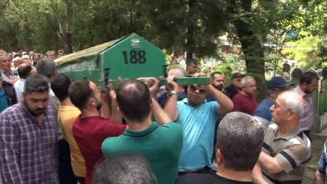 En büyük hayali futbolcu olmaktı...Kalp krizi geçirerek vefat eden amatör futbolcu son yolculuğuna uğurlandı