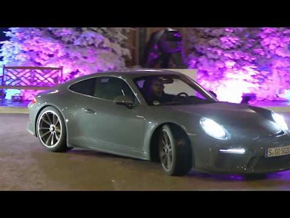 Porsche 911 GT3 with Touring Package and 911 Carrera T in the rain