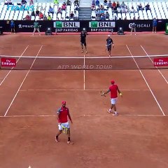 Gato decidiu invadir um court e apanhou um 'susto' de vida