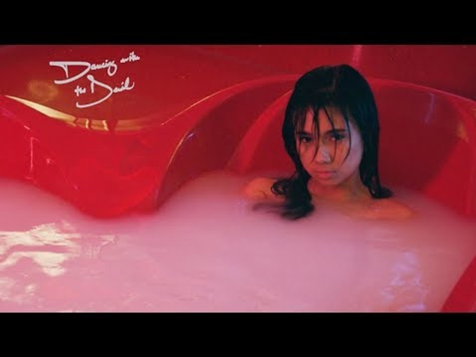 NIKI - Dancing with the Devil