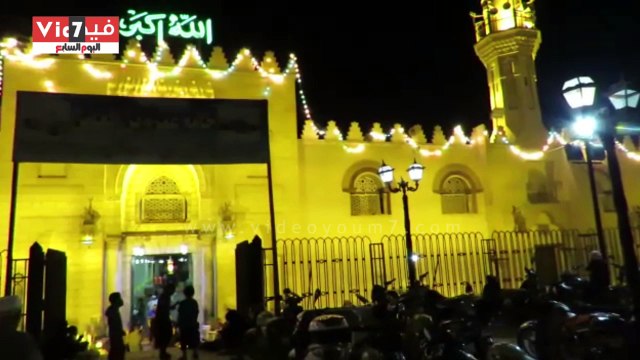 الآلاف يؤدون صلاة التراويح بجامع عمرو بن العاص