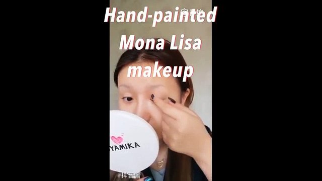 mona lisa makyajı yapan kız