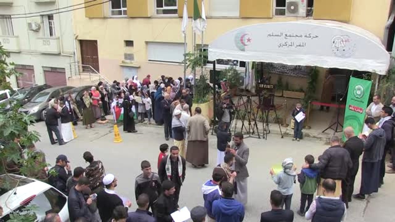 Cezayir'de ABD'nin Tel Aviv Büyükelçiliğini Kudüs'e Taşıması Protesto Edildi