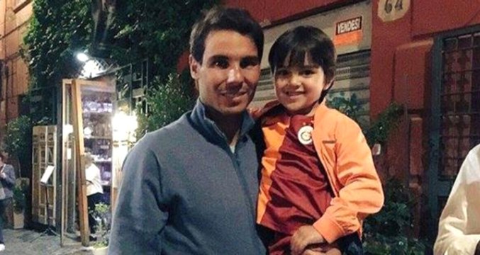 Ünlü Tenisçi Rafael Nadal Galatasaray'ın Şampiyonluğunu Kutladı