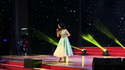 Hoà Minzy hát live Rời bỏ lần đầu