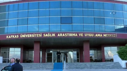 Kars’ta Hellp sendromu teşhisi konulan anne hayata tutundu