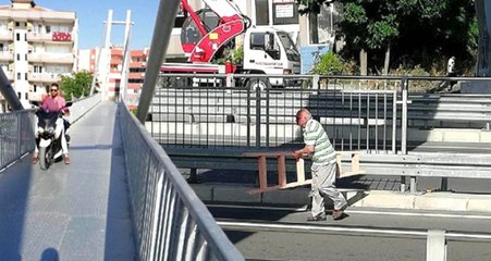 Aydın'da Motosikletli Yaya Üst Geçidinden, Yaya Yoldan Geçti, Görenler Gözlerine İnanamadı