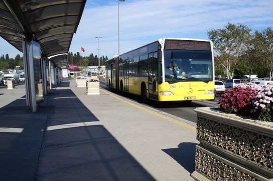 Metrobüs İstasyonlarında Sigara İçenler Yeşil Dedektör le Yakalanacak