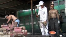 Demir döküm işçilerinin Ramazan ayında 1350 derece sıcaklıkta ekmek mücadelesi