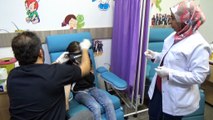 Çocuk hastalar, sanal gerçeklik gözlüğü ile tedavi ediliyor