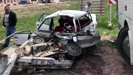 Sarıkamış’ta yolcu otobüsü ile otomobil çarpıştı: 2 yaralı