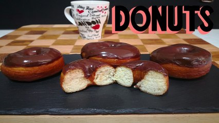 DONUTS CON GLASEADO DE CHOCOLATE