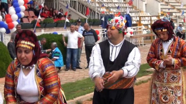 19 Mayıs kutlamalarına engelli gençler damgasını vurdu