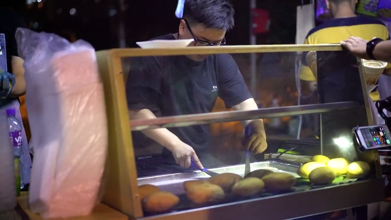街頭超級芒果糯米飯冰底 Street super mango sticky rice [HK GUY VLOG 007]