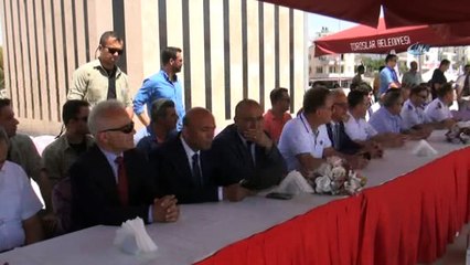 Akrobasi motosikletçileri nefes kesti