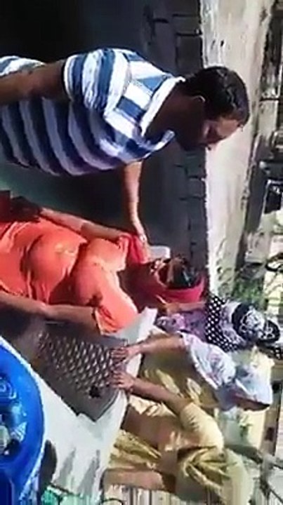 ਇਹ ਕੀ ਹੋ ਰਿਹਾ ਹੈ ਇਲਾਜ਼ ਦੇ ਨਾਮ ਤੇ ਔਰਤਾਂ ਨਾਲ ਆਹ ਸਭ ਦੇਖ ਕੇ ਵੀ ਅਣਜਾਣ ਬਣੇ ਹੋਏ ਨੇ ਲੋਕ