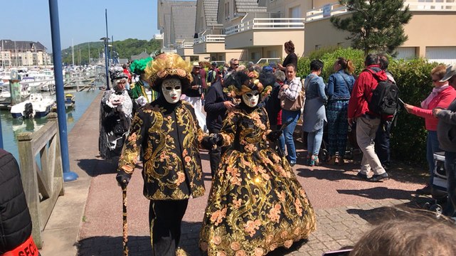 Les costumés Vénitiens sont arrivés aux Mascarades de Dives