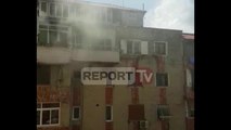 Report TV - Zjarr në një apartament në Elbasan, s'ka të lënduar
