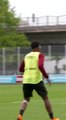 Entrenamiento de Leon Bailey con el Bayer Leverkusen