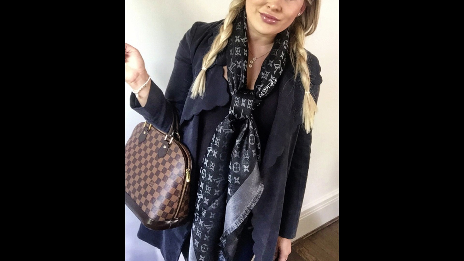 LOUIS VUITTON  Louis vuitton scarf, Vuitton outfit, Lv scarf