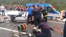 Kahramanmaraş'ta Otomobil İkiye Bölündü 3 Kişi Öldü 2 Kişi Yaralandı