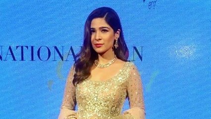 Pakistani Actresses Who Wore Bold Dresses in the Month of Ramadan