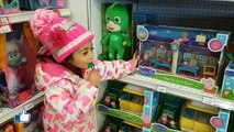 Toy hunt at Toys R Us Shopkins - Trolls - Num Noms - Kids Toys