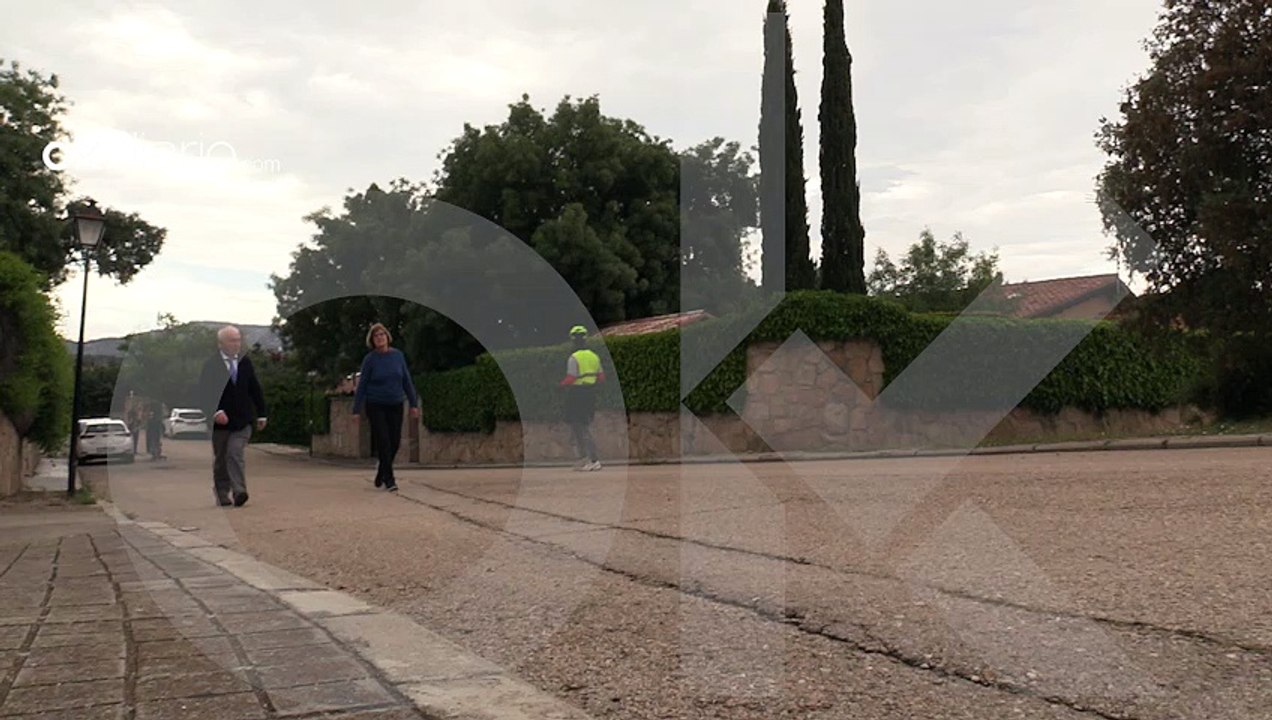 Curiosos en la casa de Pablo Iglesias e Irene Montero