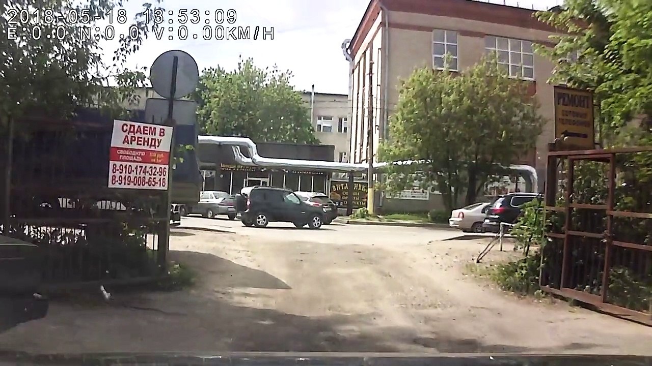 Sauvetage d'un motard coincé sous une voiture