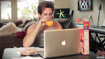 Two and a Half Roommates - Hallelujer