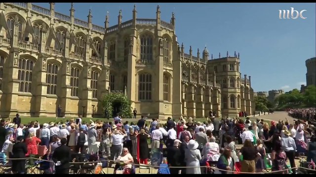 الأمير هاري يلوح للجماهير برفقة شقيقه قبل مراسم الزفاف