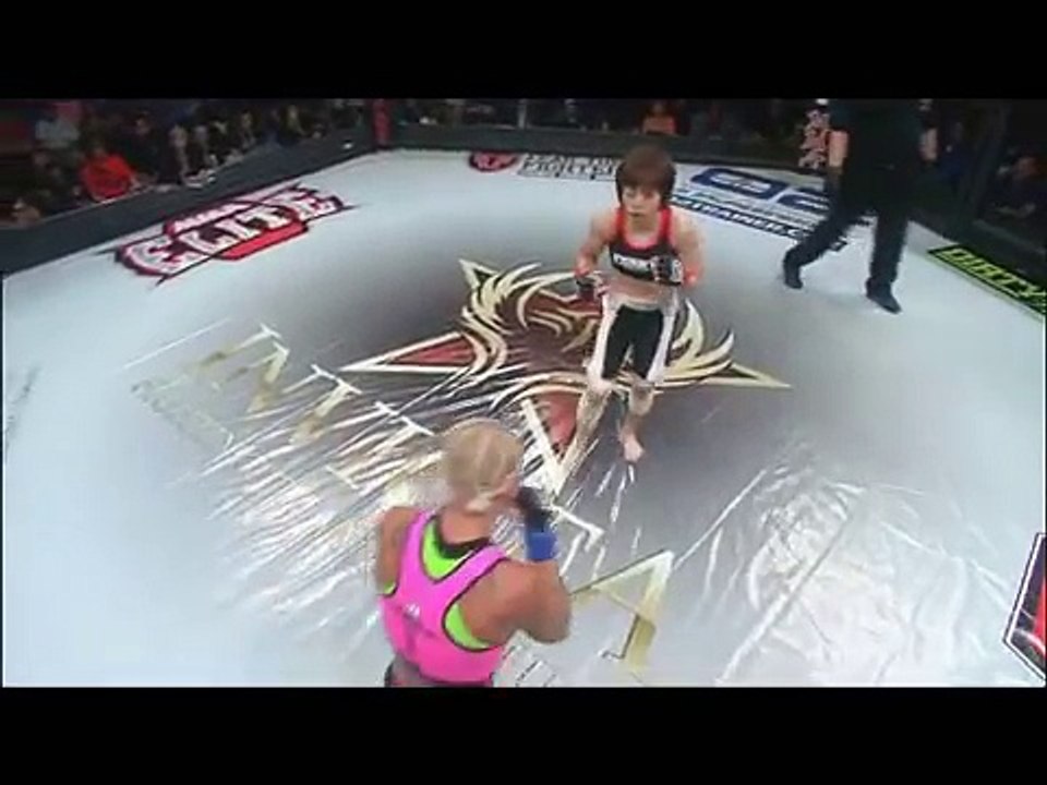 Lacey Schuckman vs. Ayaka Hamasaki