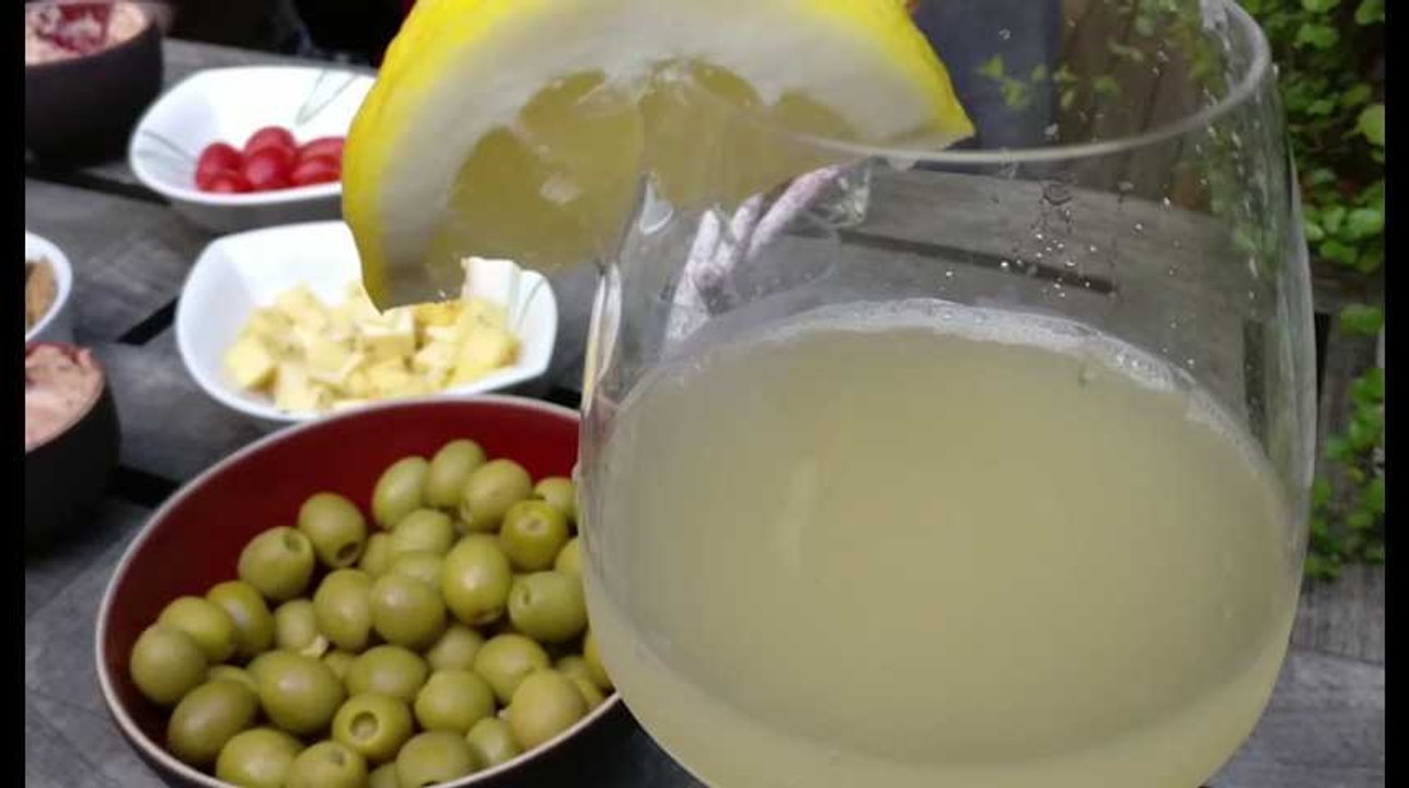 Pour une boisson simple, fraiche et faite maison cet été: faites-vous du pétillant de sureau