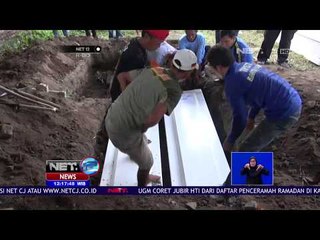3 Jenazah Terduga Teroris Pengeboman Wonocolo Dimakamkan - NET 12