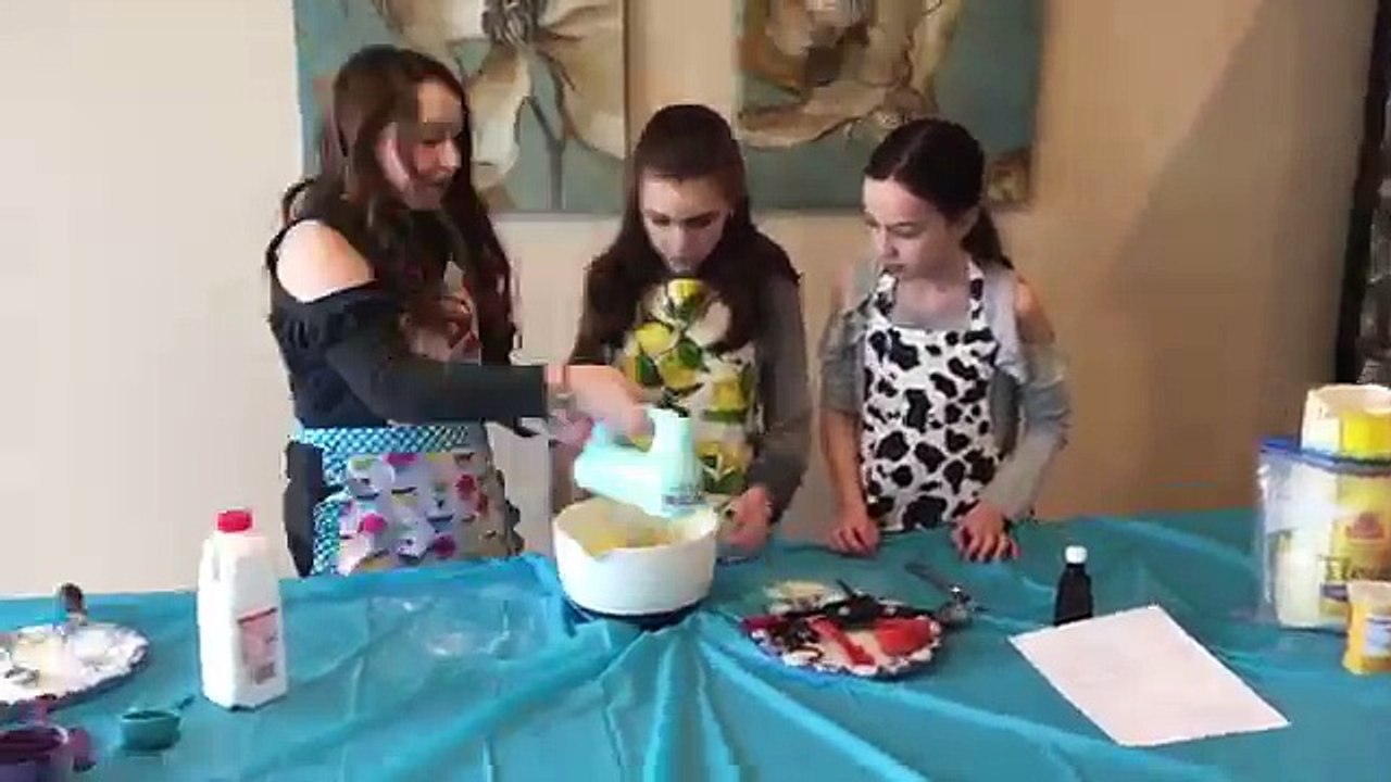 Cupcake Wars - Disney Parade - The Mandi & Madi Show Season1 Episode 3