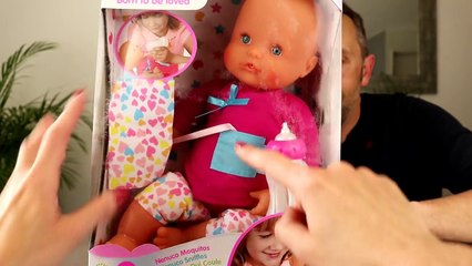 BEBE NENUCO EST MALADE ! Son nez coule ! Ellie le soigne grace à sa malette de docteur ! FAMOSA