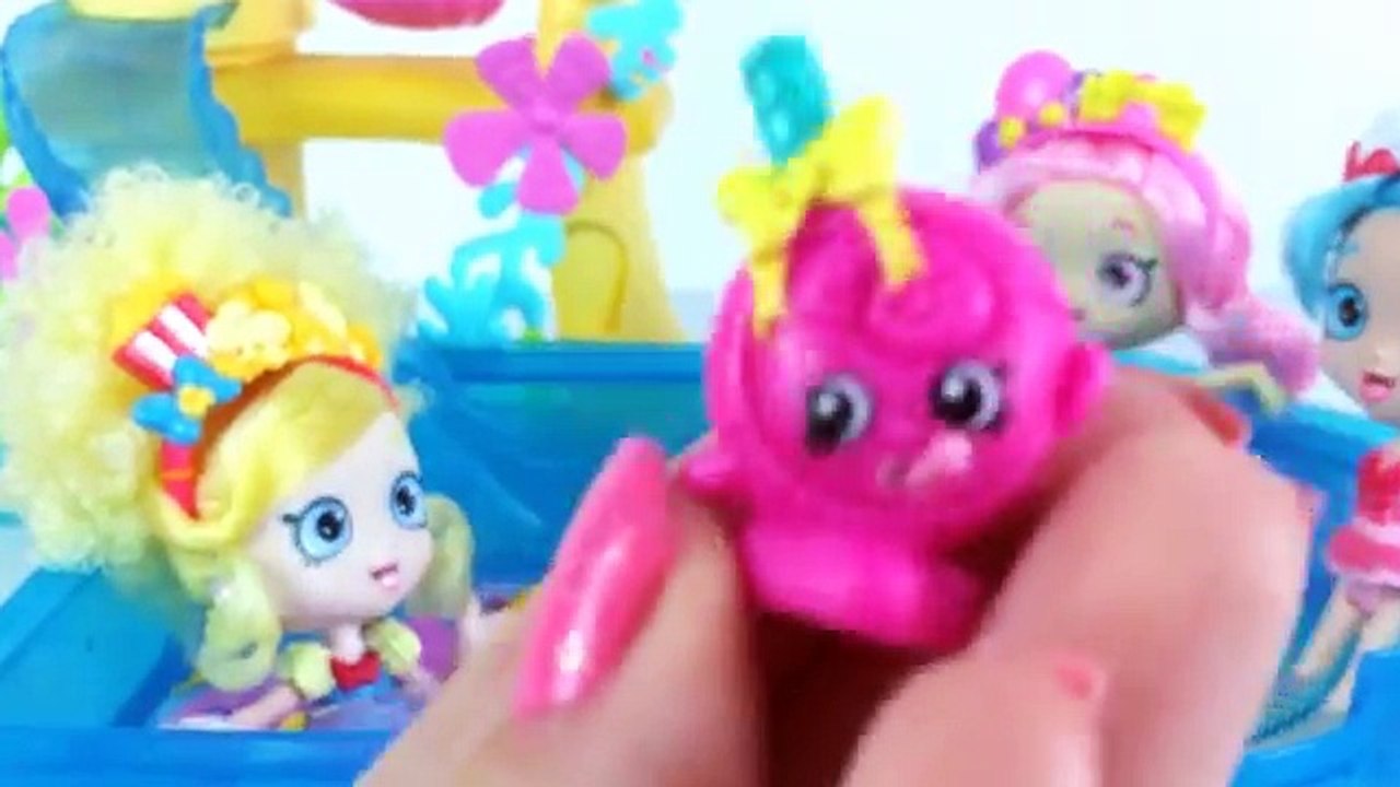FESTA NA PISCINA COM SHOPKINS E ABRINDO SURPRESAS EM PORTUGUES