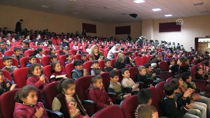 Tiyatroyla 100 bin öğrenciye hayvan sevgisini aşıladılar - BİTLİS