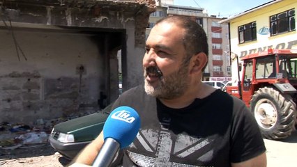 Köpeği için astığı tabela görenleri güldürüyor