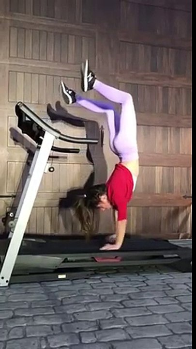 Faire du tapis de course sur les mains !!