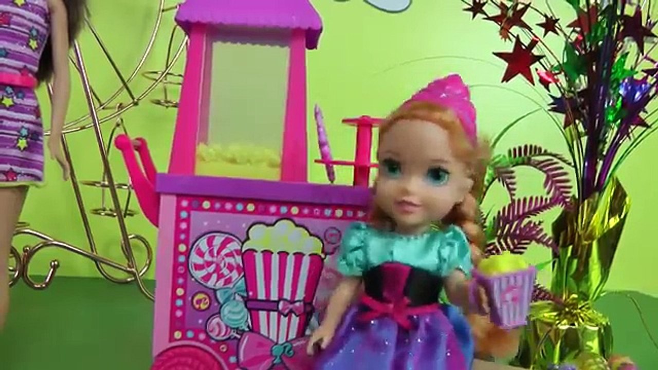 FERRIS WHEEL! ELSA & ANNA toddlers at FAIR! Amusement Park, Cotton Candy!