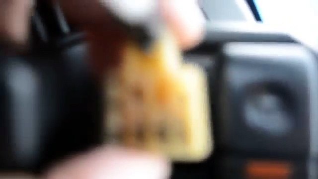 Как завести ваз 2110 без ключей с помощью отвертки!!!