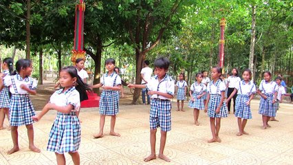 Khmer Phum Thom dance at pagoda