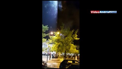Panico ad Andria: fuochi d'artificio e lanterne in Piazza Catuma. Arresti e sanzioni previsti dal codice penale. Quando gli interventi?