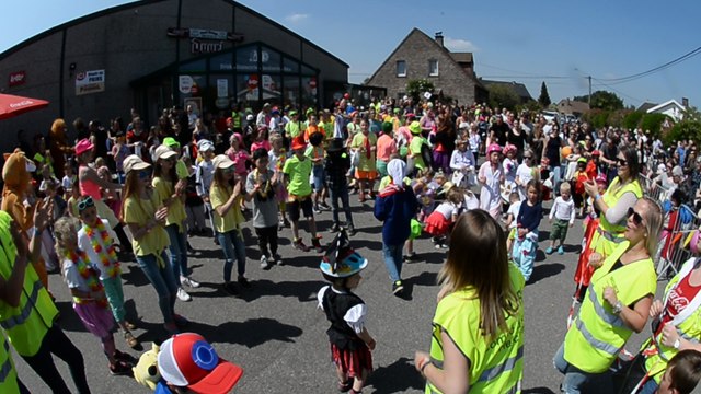 A Herchies les enfants ont fait leur rallye humoristique.Vidéo Eric Ghislain