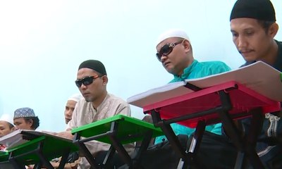 Yayasan RABA Bantu Tunanetra Belajar Baca Al-Quran