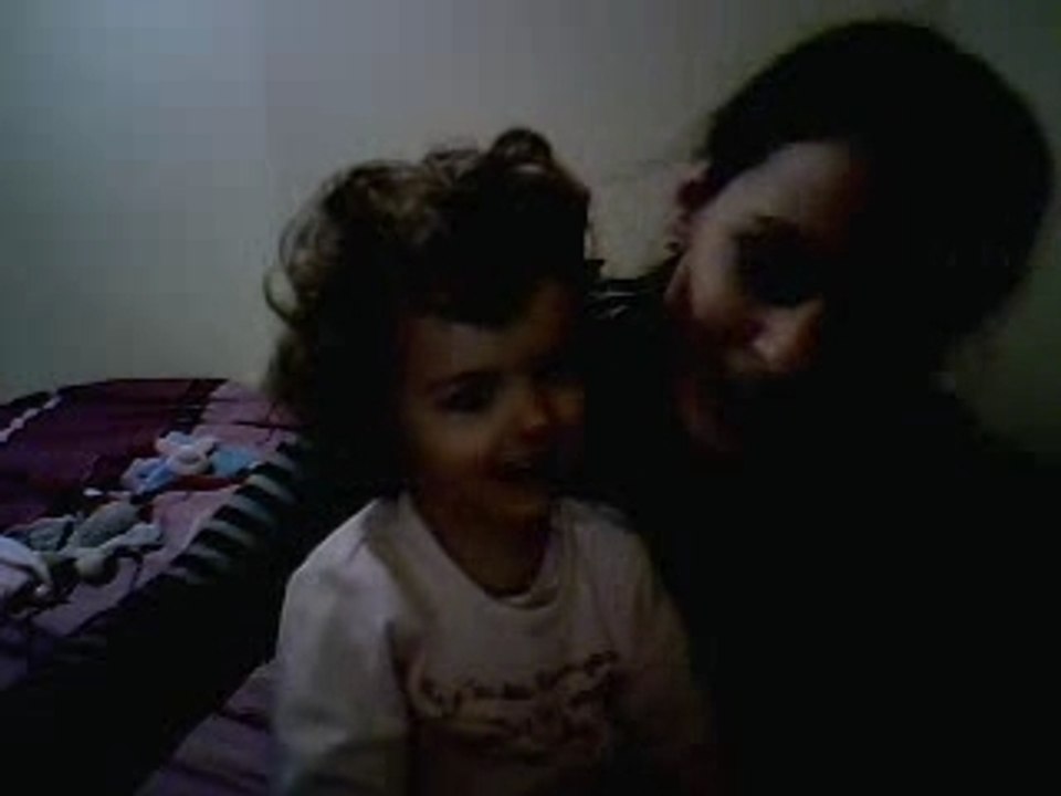 manon chante Petit papa noel