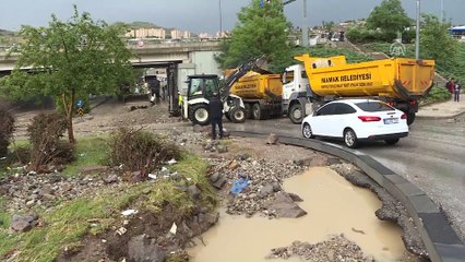 Başkentte kuvvetli sağanak - Mamak'ta yol temizleme çalışmaları (9) - ANKARA