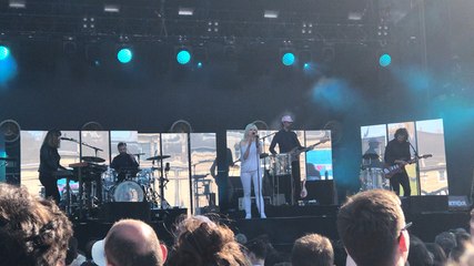 Hollysiz a fait danser le public de la Grande scène