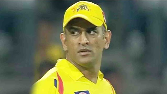 IPL 2018 : MS Dhoni sets record of taking most catches as wicket keeper in T20 | वनइंडिया हिंदी